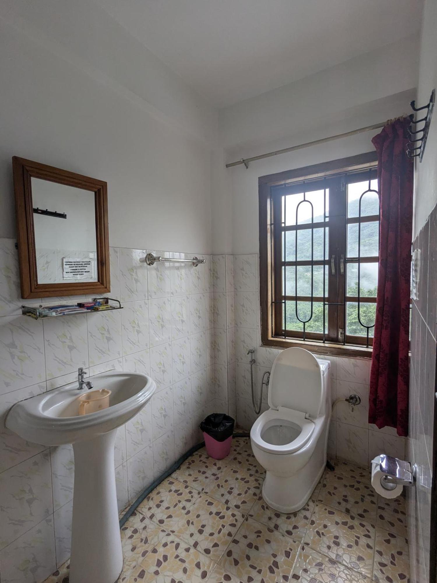 Dovipie Inn Kohima 外观 照片