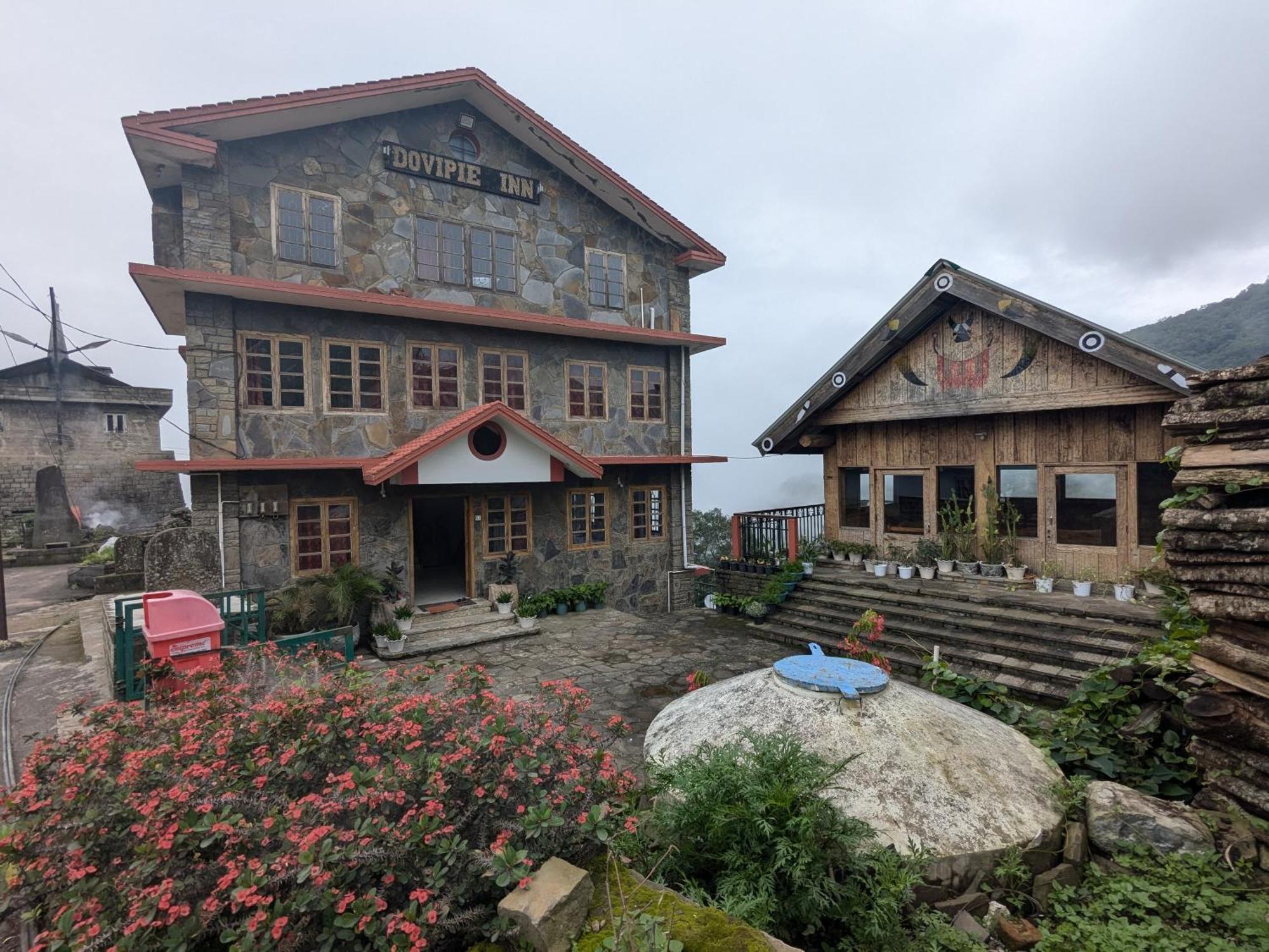 Dovipie Inn Kohima 外观 照片